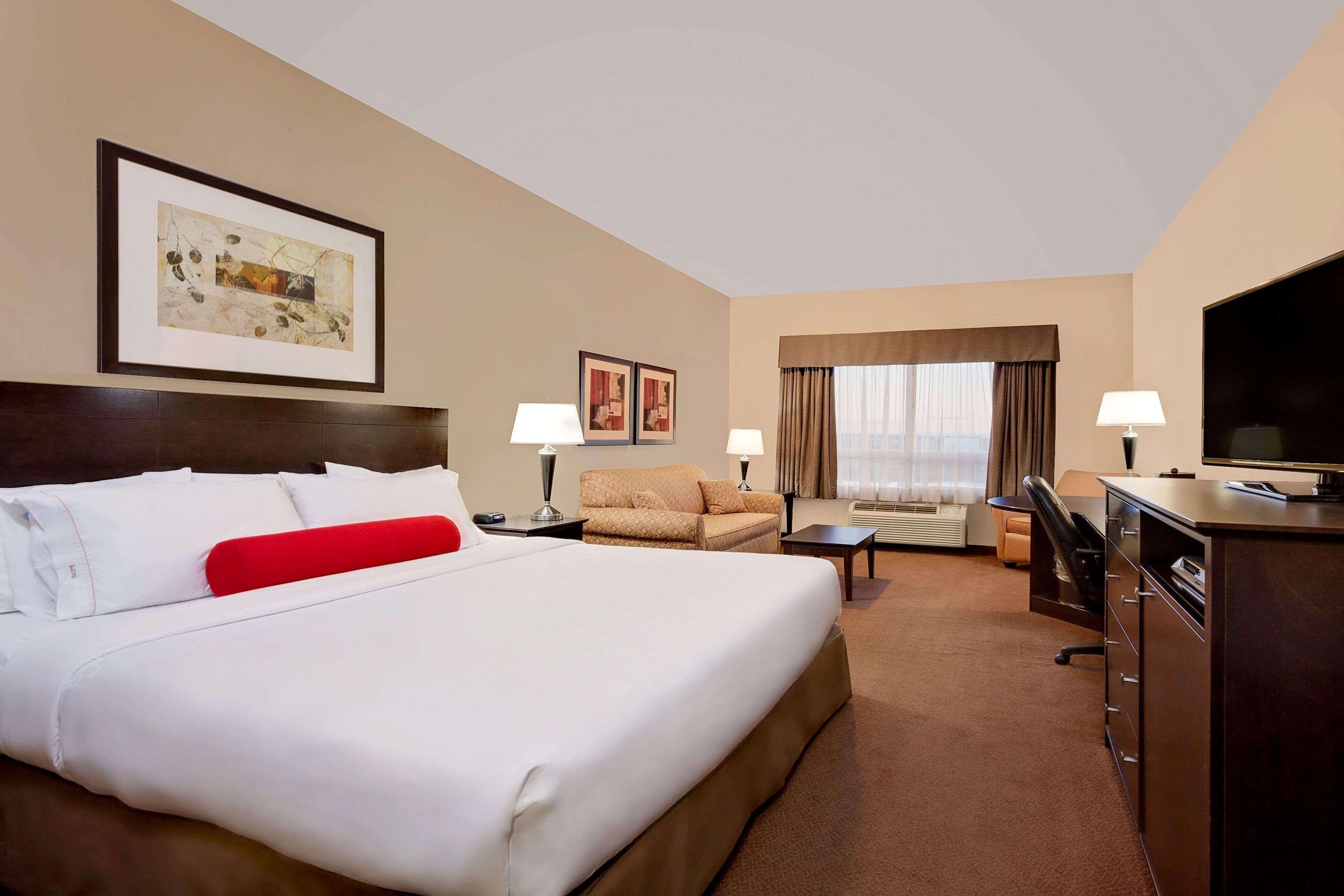 Hotel Ramada By Wyndham Stettler Exterior foto