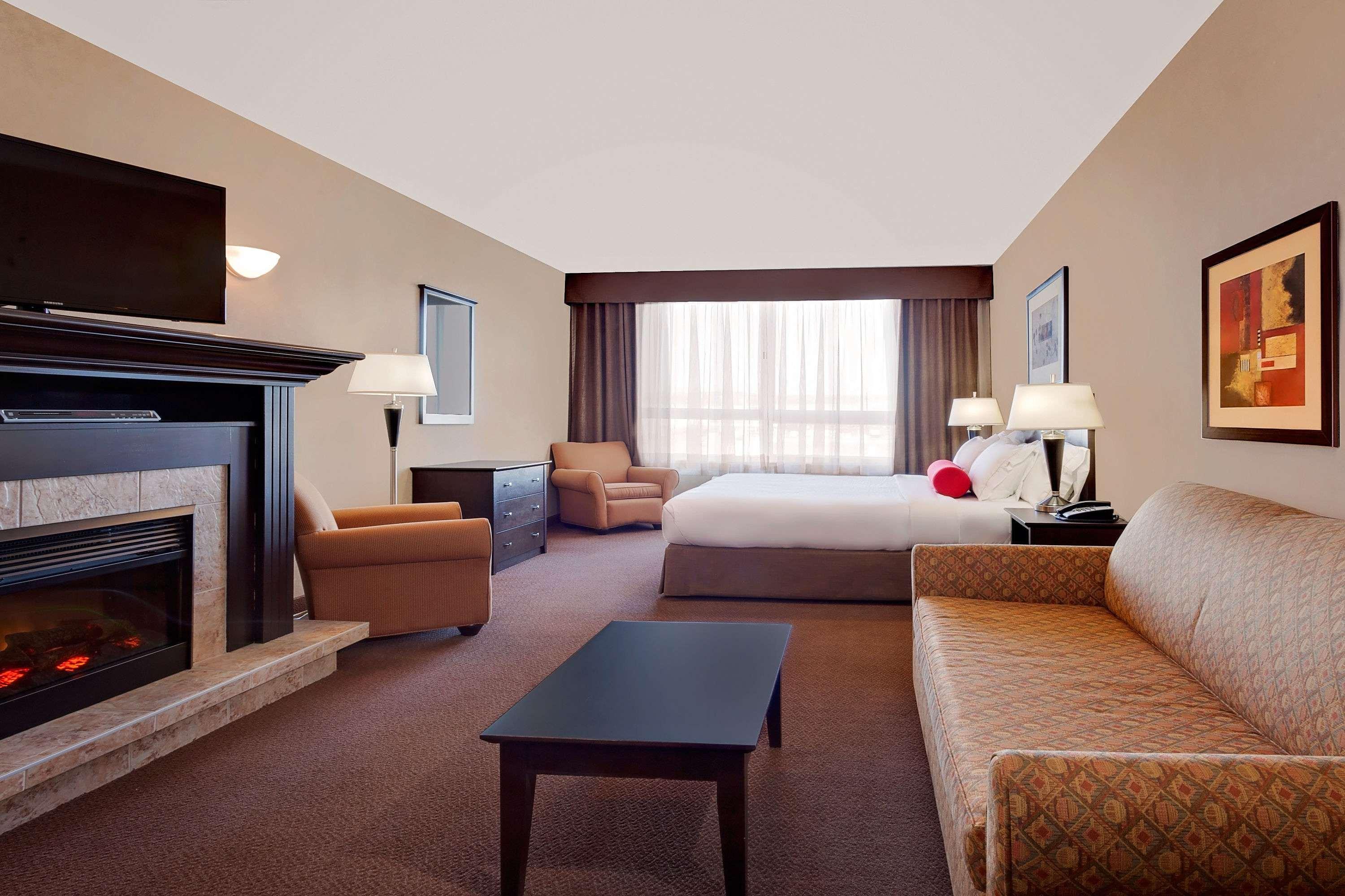 Hotel Ramada By Wyndham Stettler Exterior foto