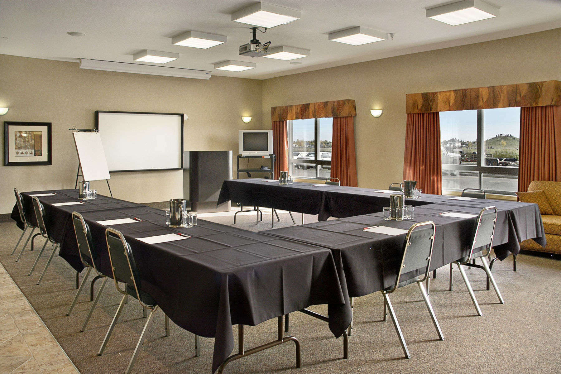 Hotel Ramada By Wyndham Stettler Exterior foto